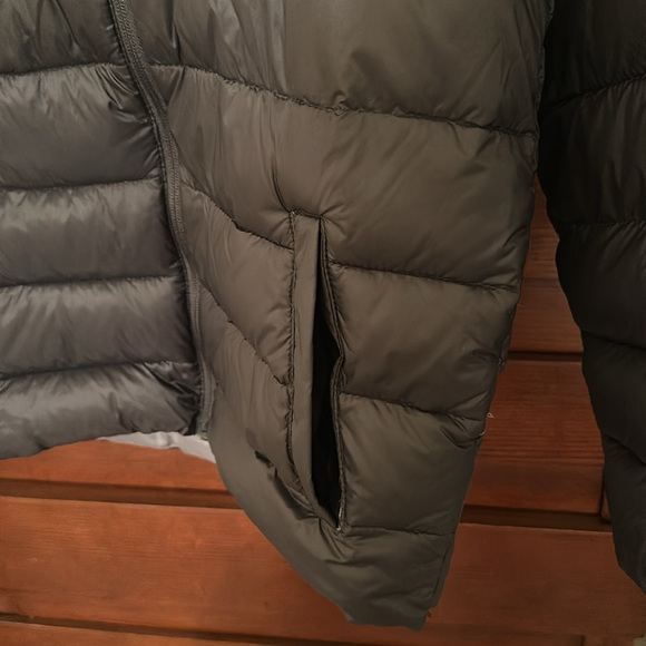 Classic Black Puffer Hoodie Kids L Unisex NWOT - Picture 3 of 4